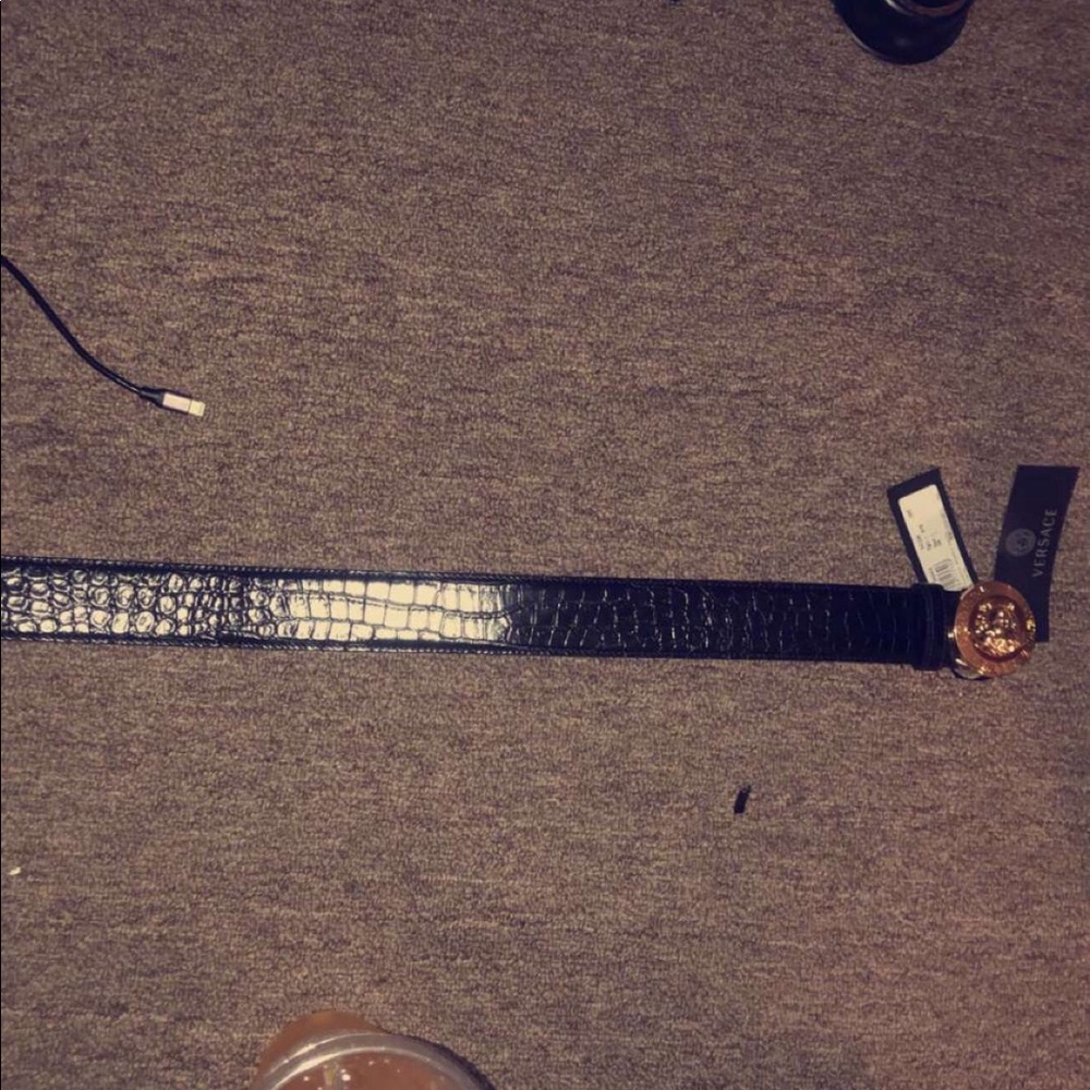 Fire Versace belt 70 inches and snack black.